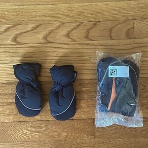 H&M baby mittens dark grey/black 6-12 months